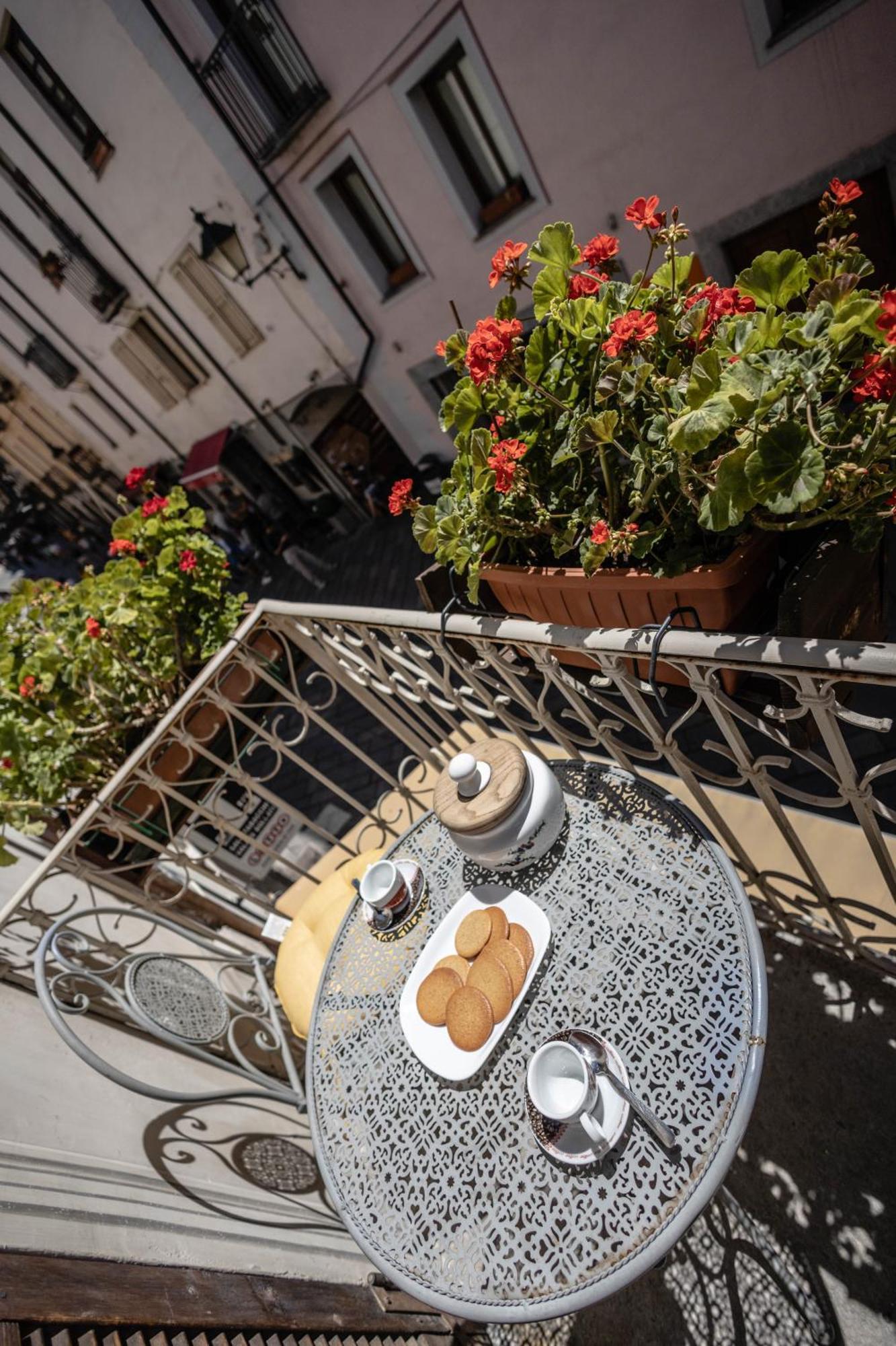 Domus Antica Aosta Hotel Exterior photo